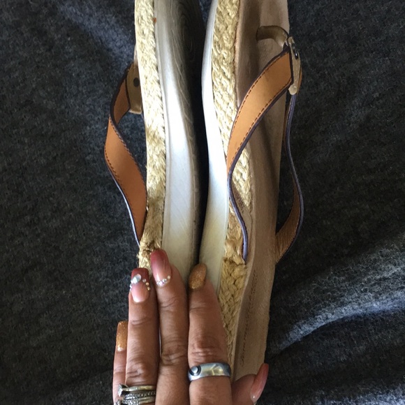 Tommy Bahama flip-flops used in decent condition I still have life left - Picture 3 of 5